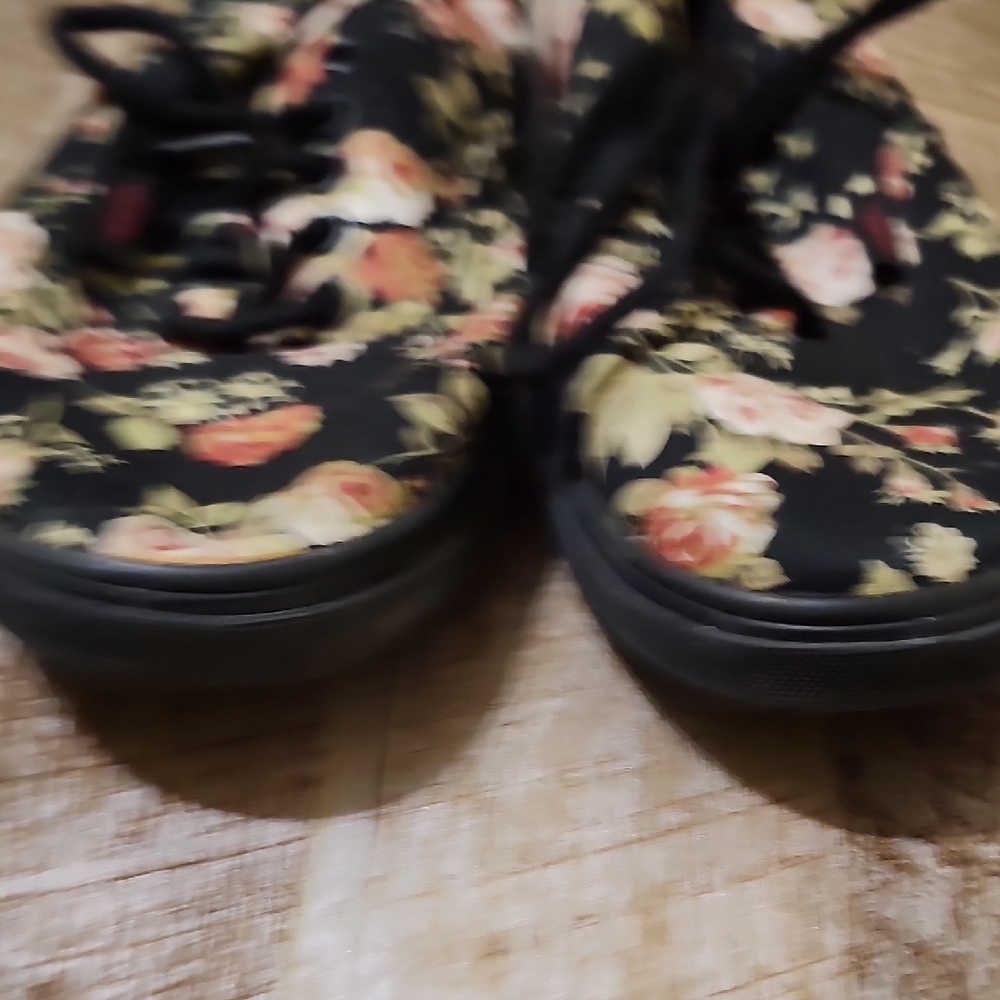 Vans Black and Pink Flats with Floral Pattern - Picture 7 of 9